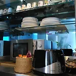 Apartment Center 25 *