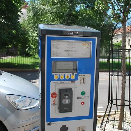 Apartment Center 25 *