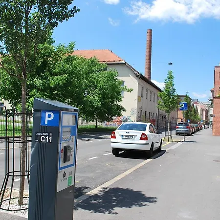 Center 25 Apartment *