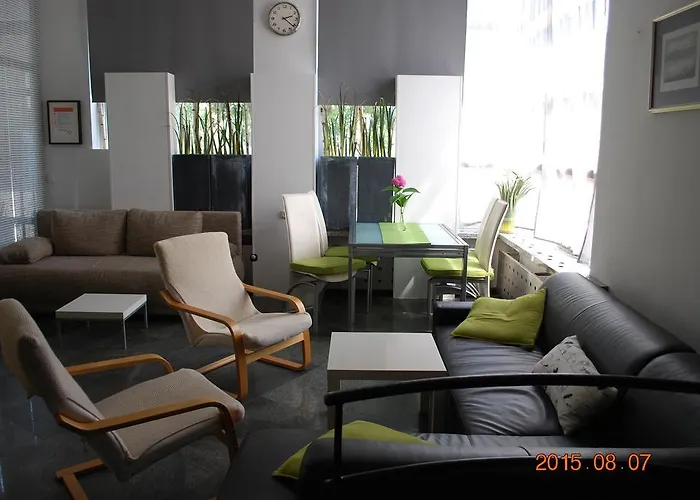 Apartment Center 25 *